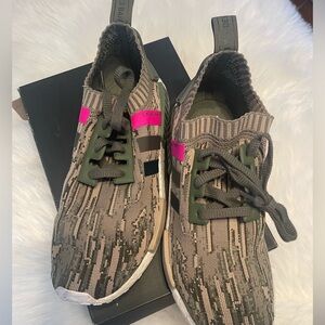 Women’s NMD R1 Camo green/pink